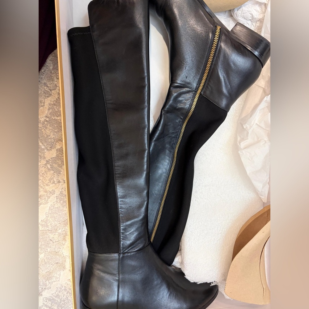 Black Knee-High Boots with Gold Zipper Michael kors
